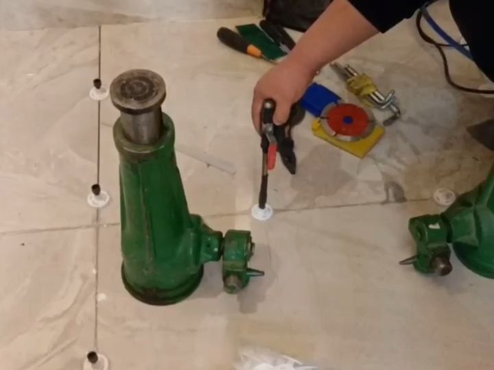 地板砖空鼓怎么处理方法视频(地板砖空鼓最简单的修补方法视频) 地板砖空鼓怎么处理方法视频(地板砖空鼓最简单的修补方法视频)